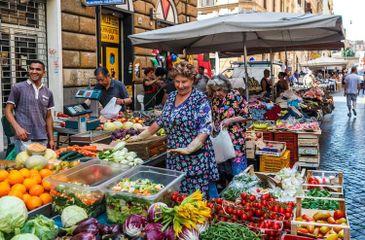 Street market in Rome, Italy.jpg