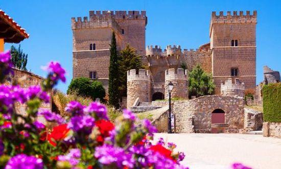 Castle of Ampudia in Palencia.jpg